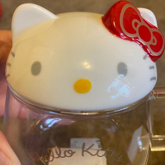 NEW HELLO KITTY GLASS CUP WITH CERAMIC CUTE HELLO KITTY FACE LID - Picture 4 of 5